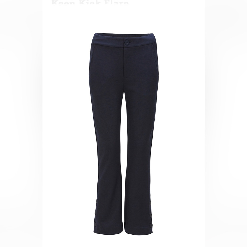 Cabi Keen Kick Flare- Sz. 6- Spring ‘22 collection.